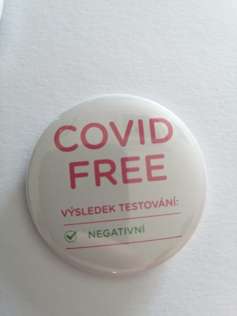 COVID-19 ani očkování proti němu nemusí ohrozit těhotenství