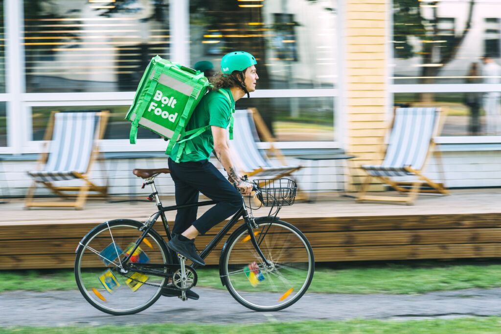 Bolt Food od teďka vozí aji z holomóckéch reštací a obchodó