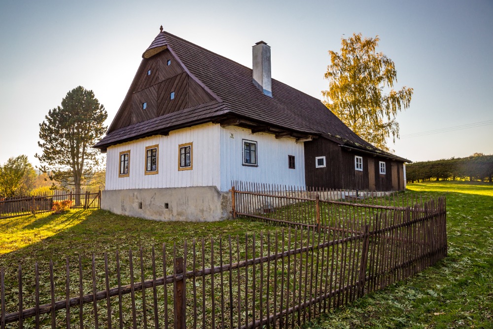 Křižánky: procházky mezi roubenkami