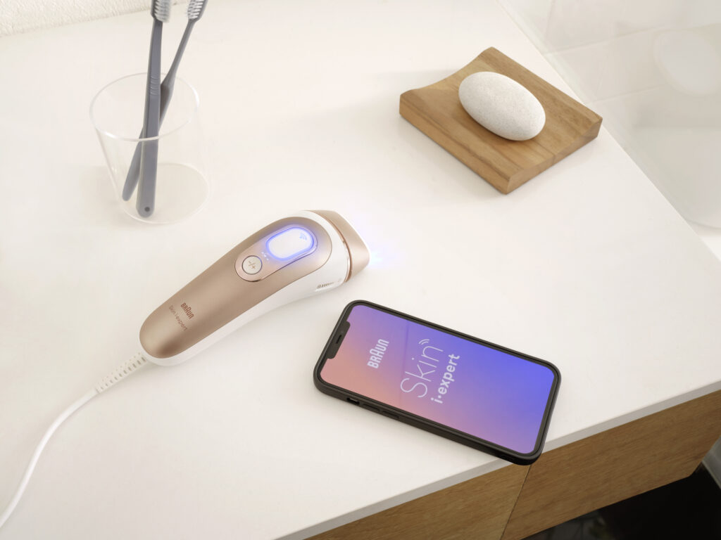 IPL epilátor Braun Skin i-expert se vám kompletně přizpůsobí a nezanechá ani chloupek