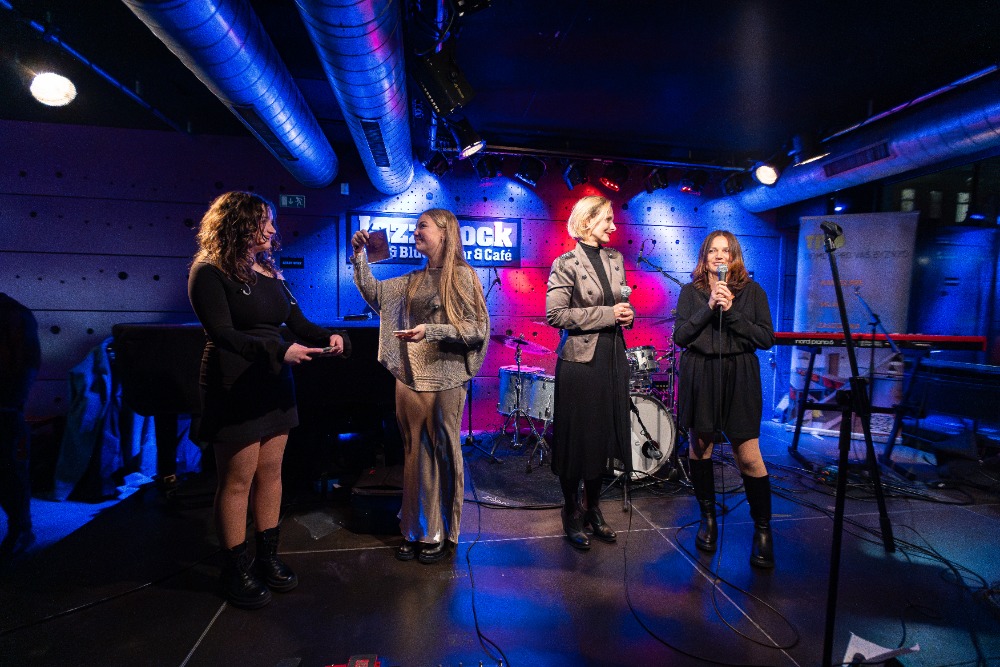 Waves v Jazz Docku: Viktorie Martincová pokřtila své hudební moře emocí