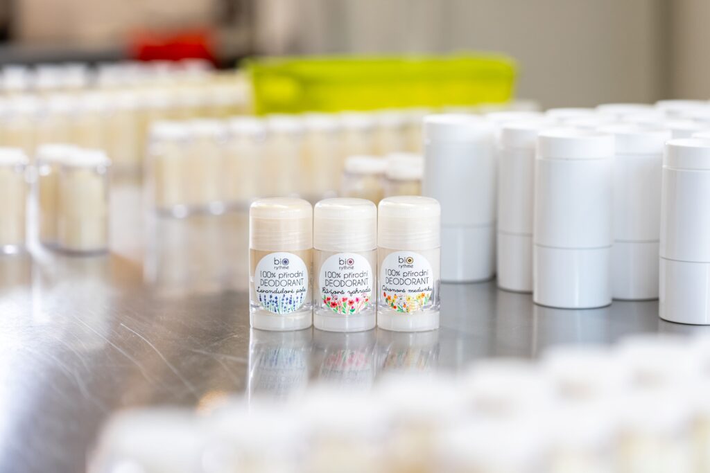 Nechcete být cítit potem v podpaží? Holte se!