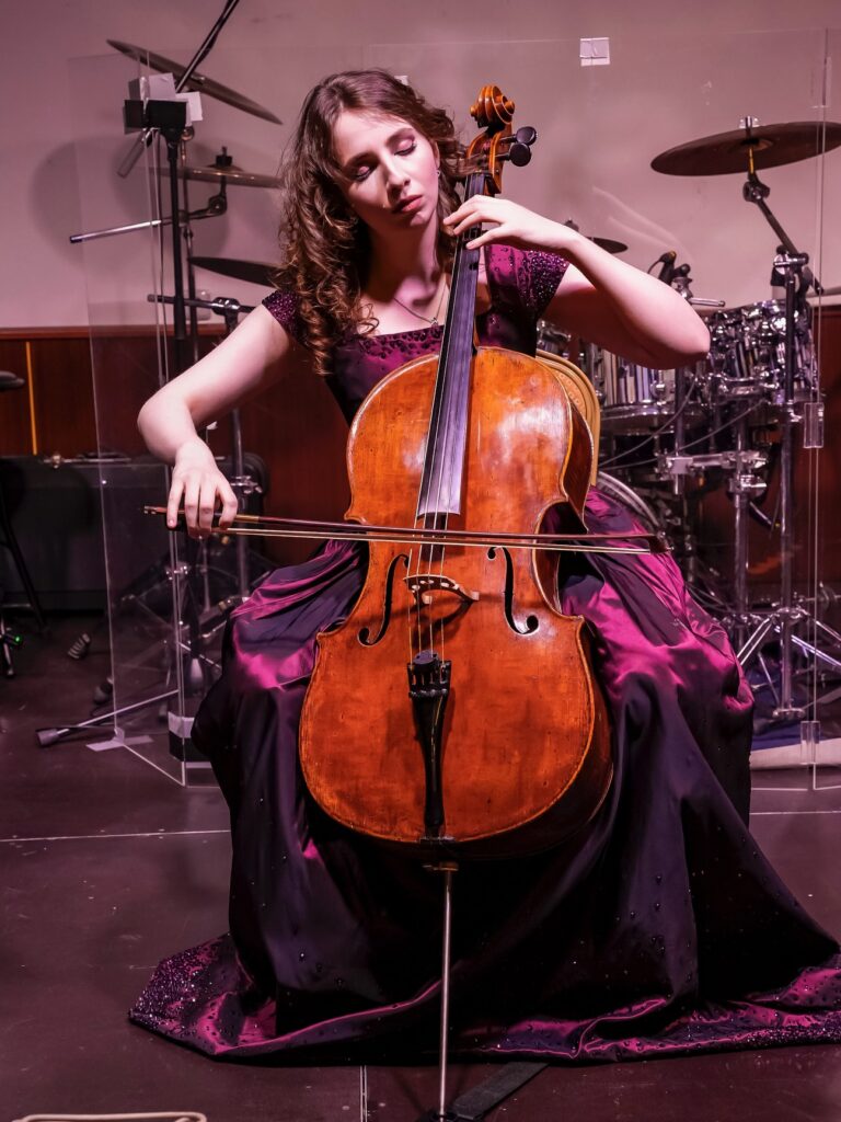 Violoncellistka Dali Gutserieva podpořila projekt Spolu s Hasiči