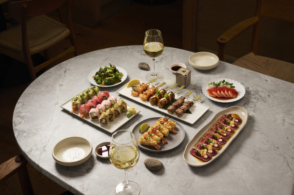 DÁNSKO-JAPONSKÝ FENOMÉN STICKS’N’SUSHI MÍŘÍ DO PRAHY