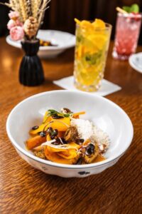 Marinovaná dýně Hokkaido s kozím sýrem v restauraci U Matěje Kotrby